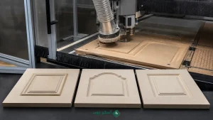 نمونه طرح‌های CNC روی درب کابینت در کارگاه آسکو چوب